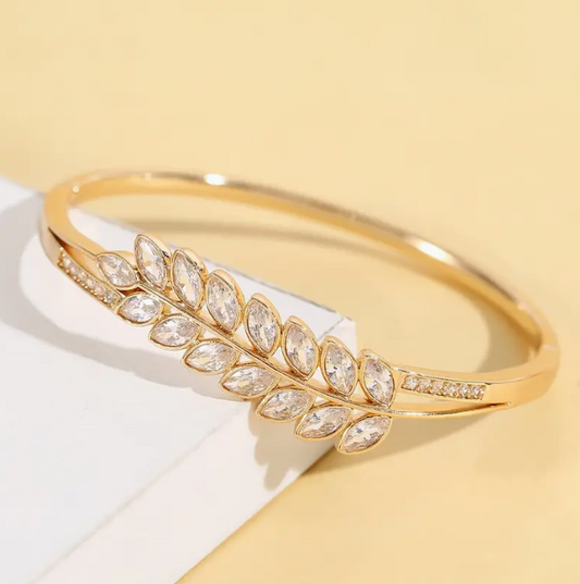 Golden Leaf Elegance 21K Gold Bangle