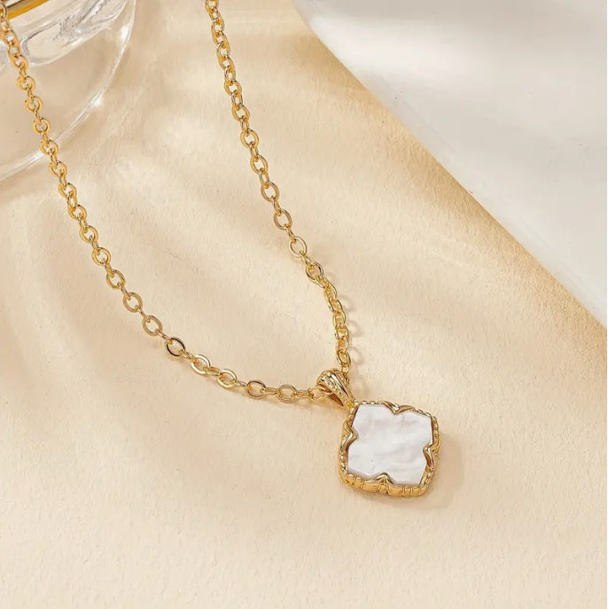 Charm Fashion Simple Acrylic Geometric Ladies 21K Gold Pendant Necklace