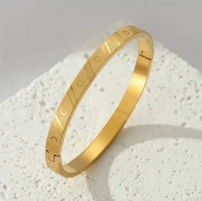 Golden grace 21K Gold Bangle